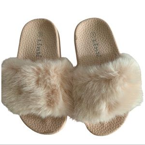 Furry slides - size 9